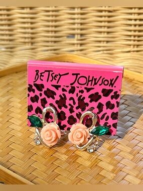 Betsey Johnson Peach Rose Earrings Vintage Style Swan NWOT